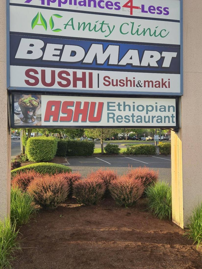 Multi-tenant monument sign